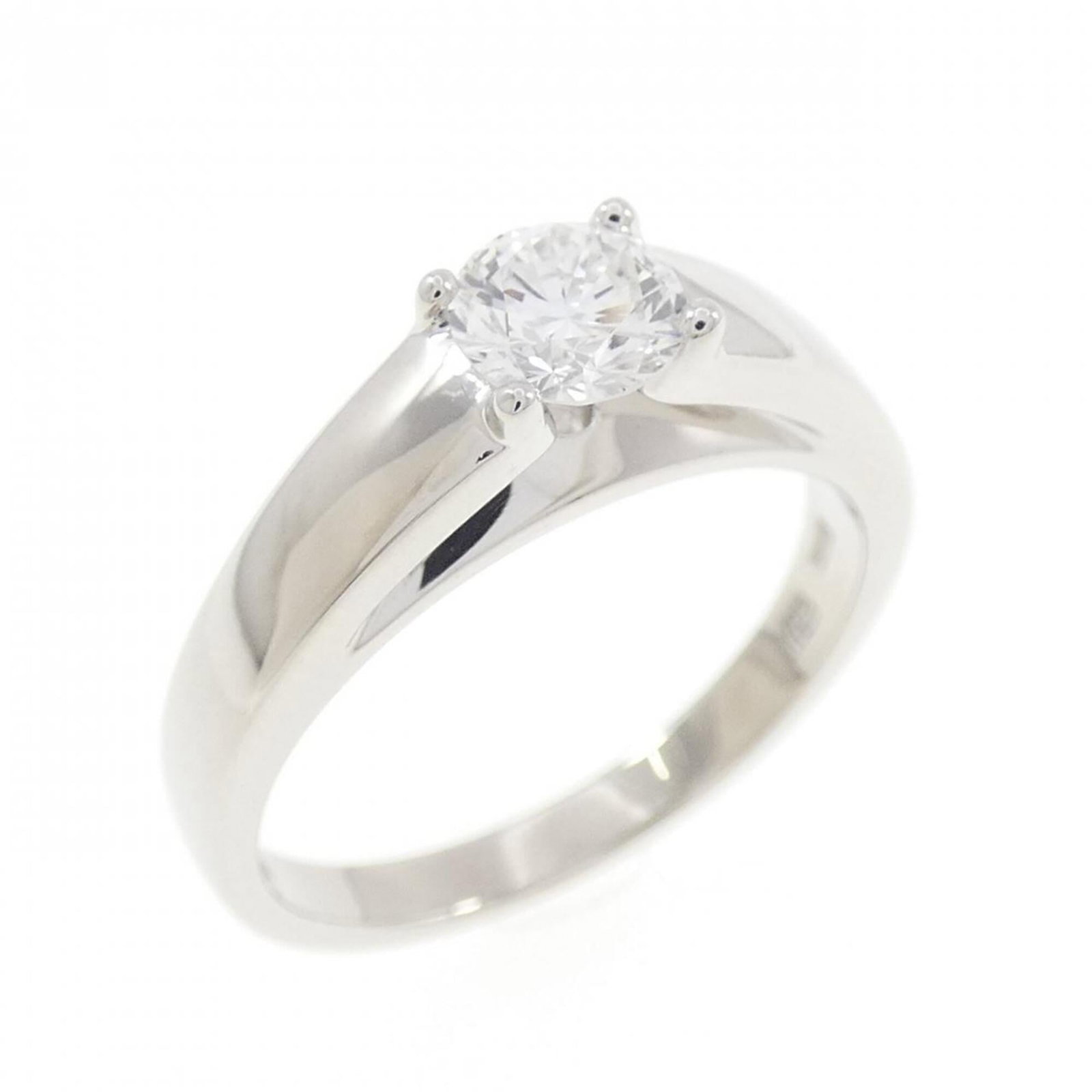 BVLGARI Band Ring Platinum 950: BVLGARI Band Ring Platinum 950 Platinum 950 and adorned with a 0.38ct VS1 diamond, this BVLGARI band ring offers a touch of luxury. Made from high-quality platinum, the ring features a sleek and sophi