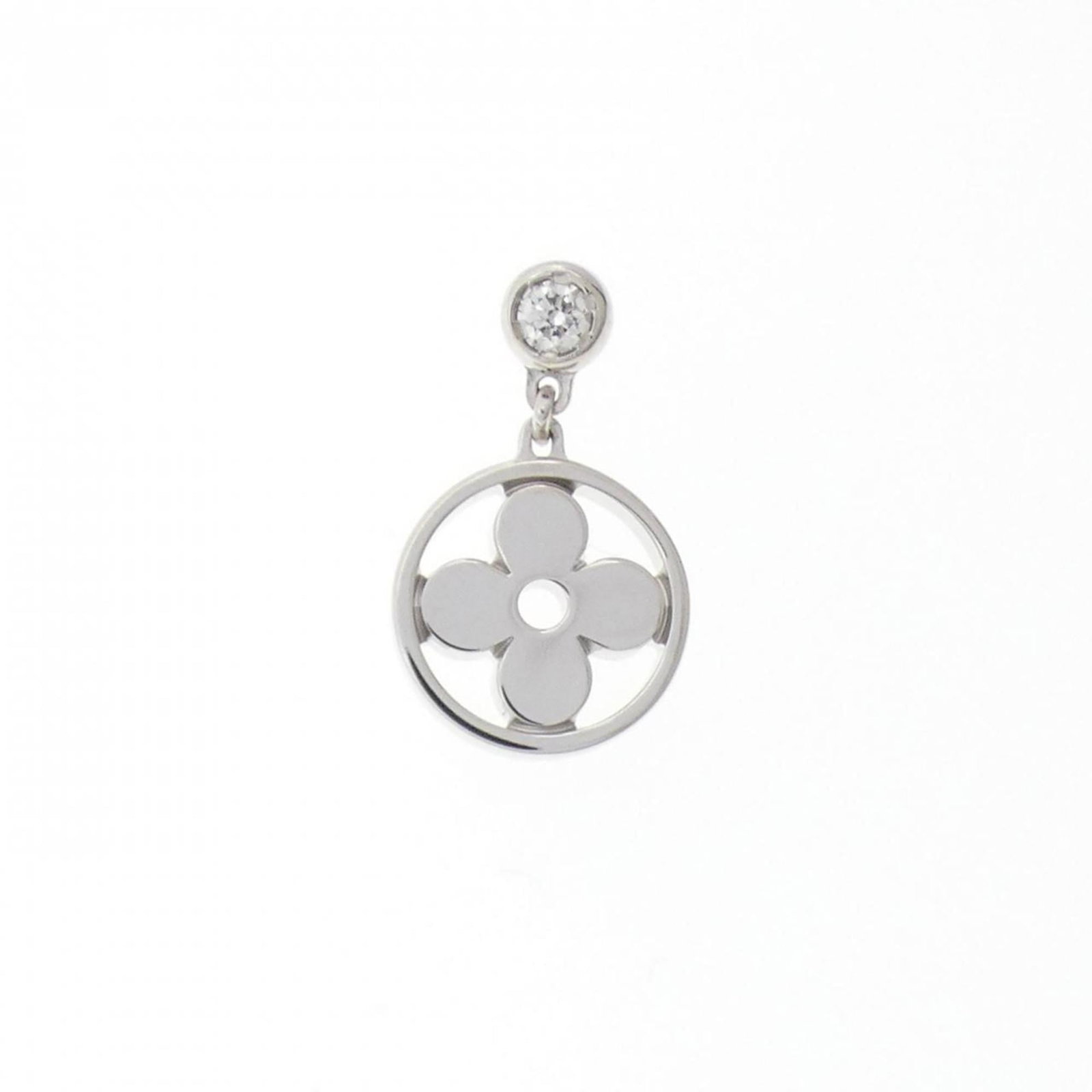 LOUIS VUITTON Stud Earrings White Gold (18K): LOUIS VUITTON Stud Earrings White Gold (18K) Stud earrings in white gold (18K) from Louis Vuitton feature a classic design. The item is made of 18K white gold and has a size of 14.80mm x 8.60mm.