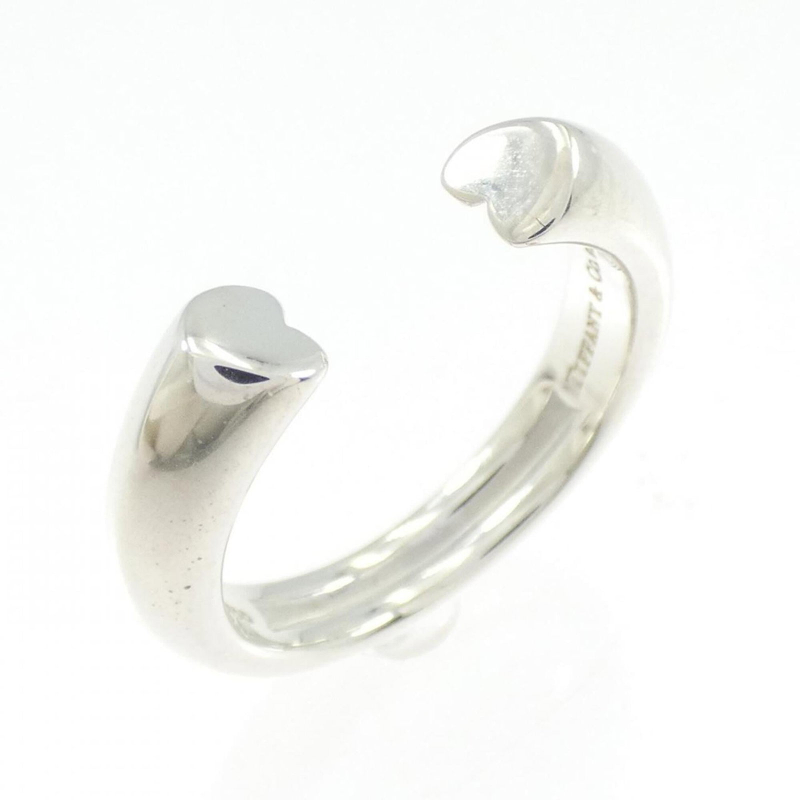 TIFFANY Band Ring Silver 925: TIFFANY Band Ring Silver 925 Silver 925 band ring from Tiffany, a classic design featuring a sleek and modern look, available in a US size 5.5. The item bears minor signs of wear, with small scratches