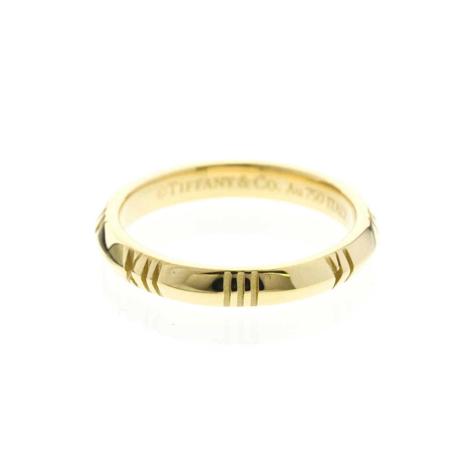 TIFFANY Band Ring Yellow Gold (18K): TIFFANY Band Ring Yellow Gold (18K) Yellow gold band ring from Tiffany & Co., featuring a classic Atlas design with a narrow profile. This 18K gold ring boasts a sleek, 3.2mm width and weighs 3.8g. Wi
