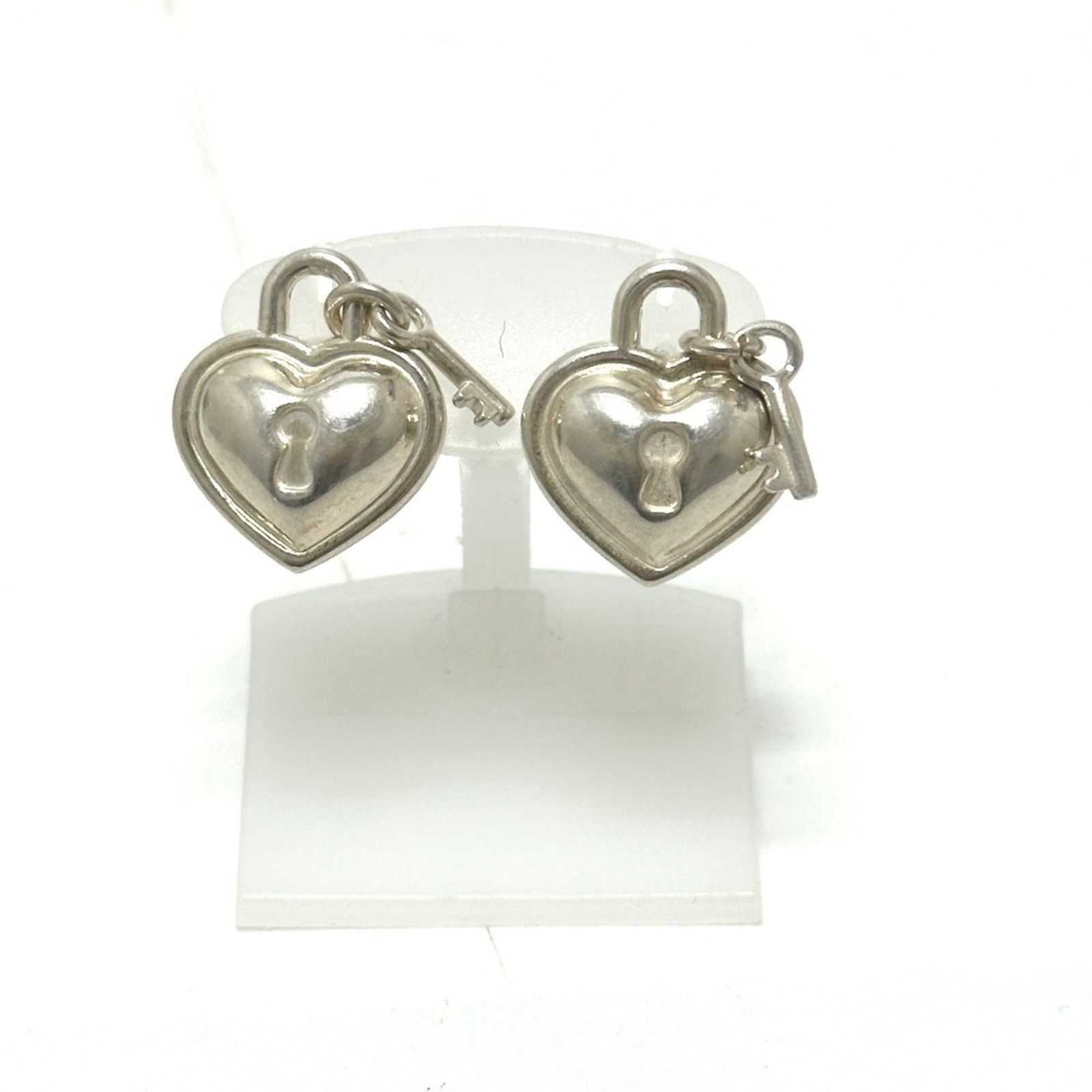 TIFFANY Stud Earrings Silver 925: TIFFANY Stud Earrings Silver 925 Silver 925 stud earrings from Tiffany Country of Origin: Italy Material: Silver 925 Color: Silver Size (HxWxD): 15.00mm x 17.00mm / 0.59'' x 0.67'' Condition: Good