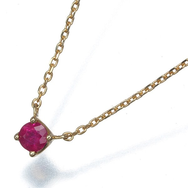 Vendome Necklace Ruby Solitaire 18K 750 Yellow Gold: Vendome Necklace Ruby Solitaire 18K 750 Yellow Gold 18k yellow gold necklace featuring a natural ruby solitaire, set in a beautiful 18k yellow gold pendant. The necklace measures 36-40cm in length
