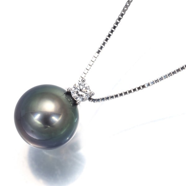 Tasaki Necklace Black South Sea Pearl Diamond 0.09Ct Solitaire 18K Wg: Tasaki Necklace Black South Sea Pearl Diamond 0.09Ct Solitaire 18K Wg 18k white gold pendant showcases a 0.09ct diamond solitaire setting the 10.2mm South Sea pearl, suspended from an adjustable 45cm