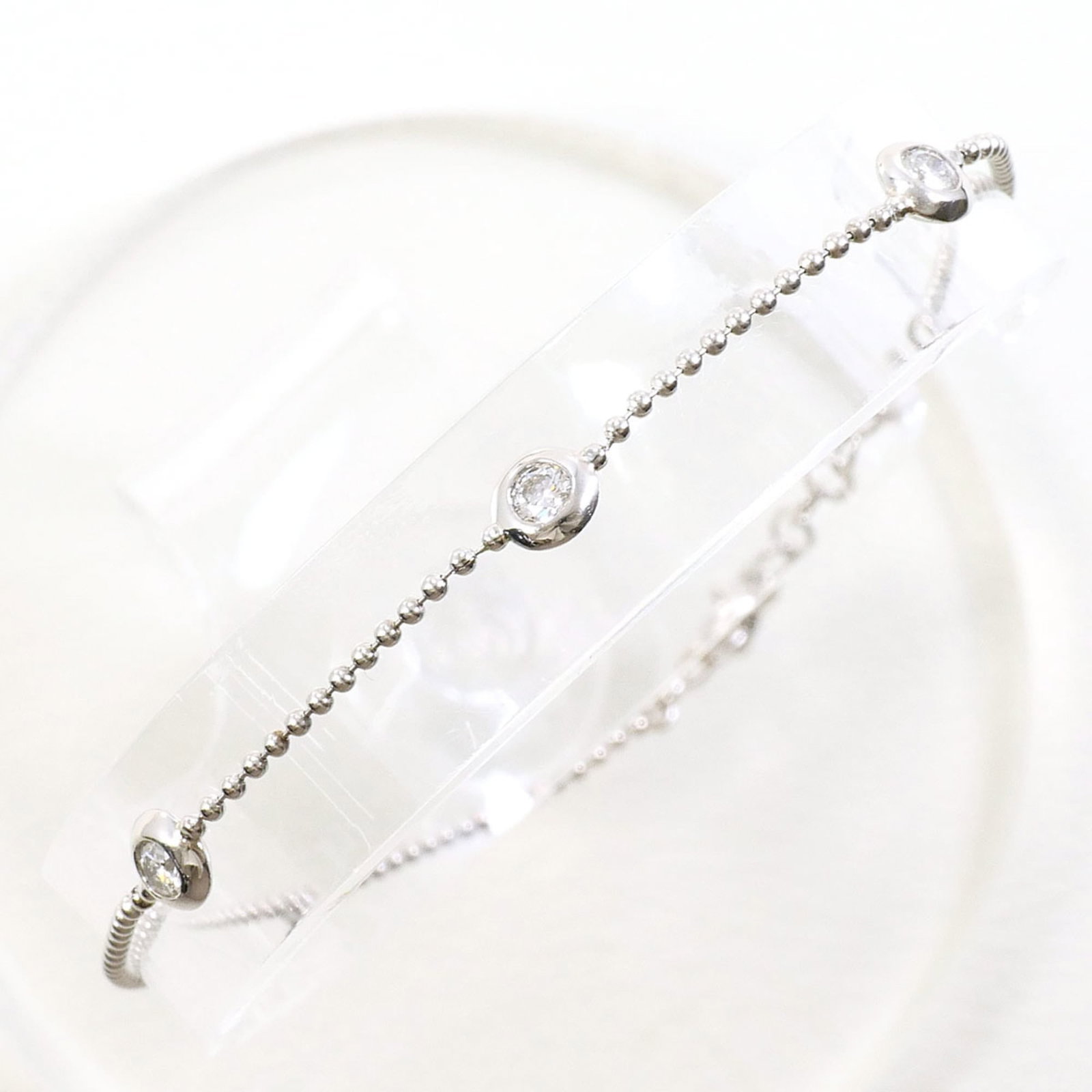 Charm Bracelet Platinum 850: Charm Bracelet Platinum 850 Platinum 850 charm bracelet with a 17cm length, weighing 1.6g, features a diamond stone and is made from high-quality platinum metal. This like-new used bracelet boasts exc