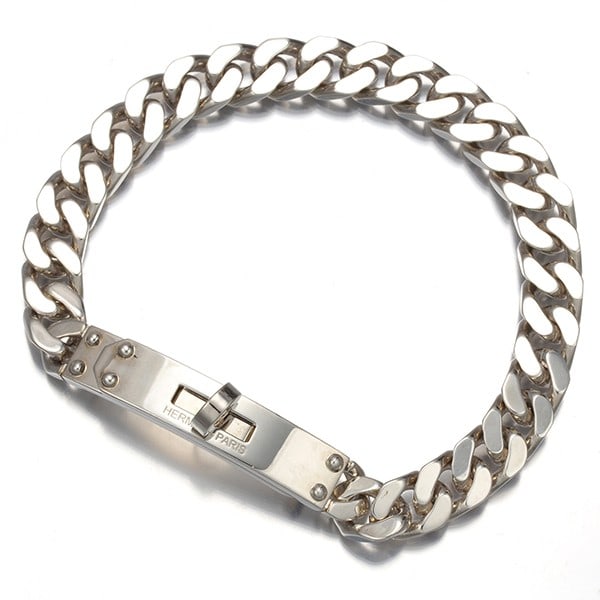 Hermes Bracelet Kelly Sh Engraved Chain Silver: Hermes Bracelet Kelly Sh Engraved Chain Silver The Hermes Kelly Sh Engraved Chain Silver bracelet is a sleek and sophisticated accessory, featuring a chain design made from high-quality silver. With
