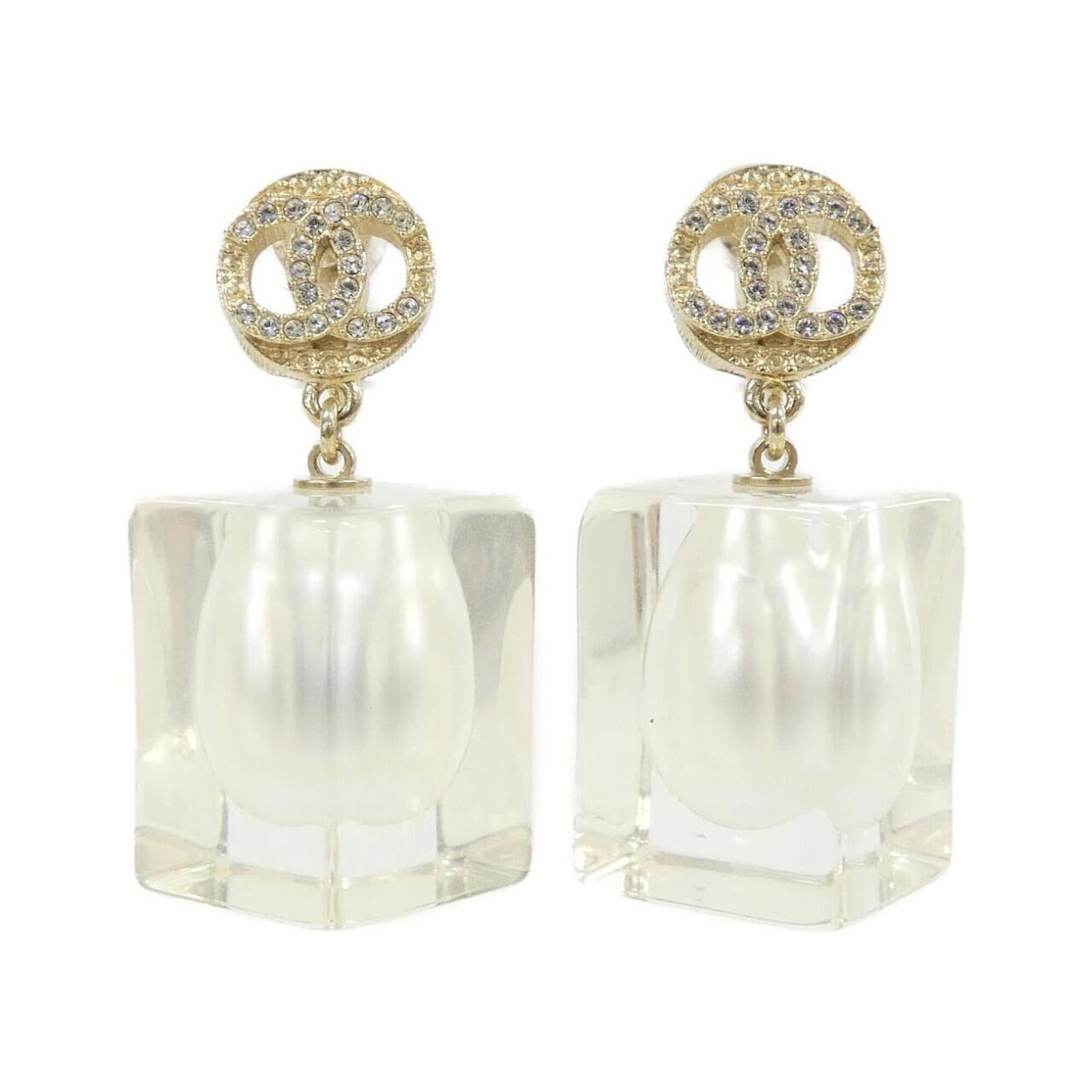 CHANEL Clip Earrings Clear Gold White: CHANEL Clip Earrings Clear Gold White Clear gold and white clip earrings from CHANEL, featuring a sleek design that adds a touch of sophistication to any outfit. Gently used, these earrings showcase m