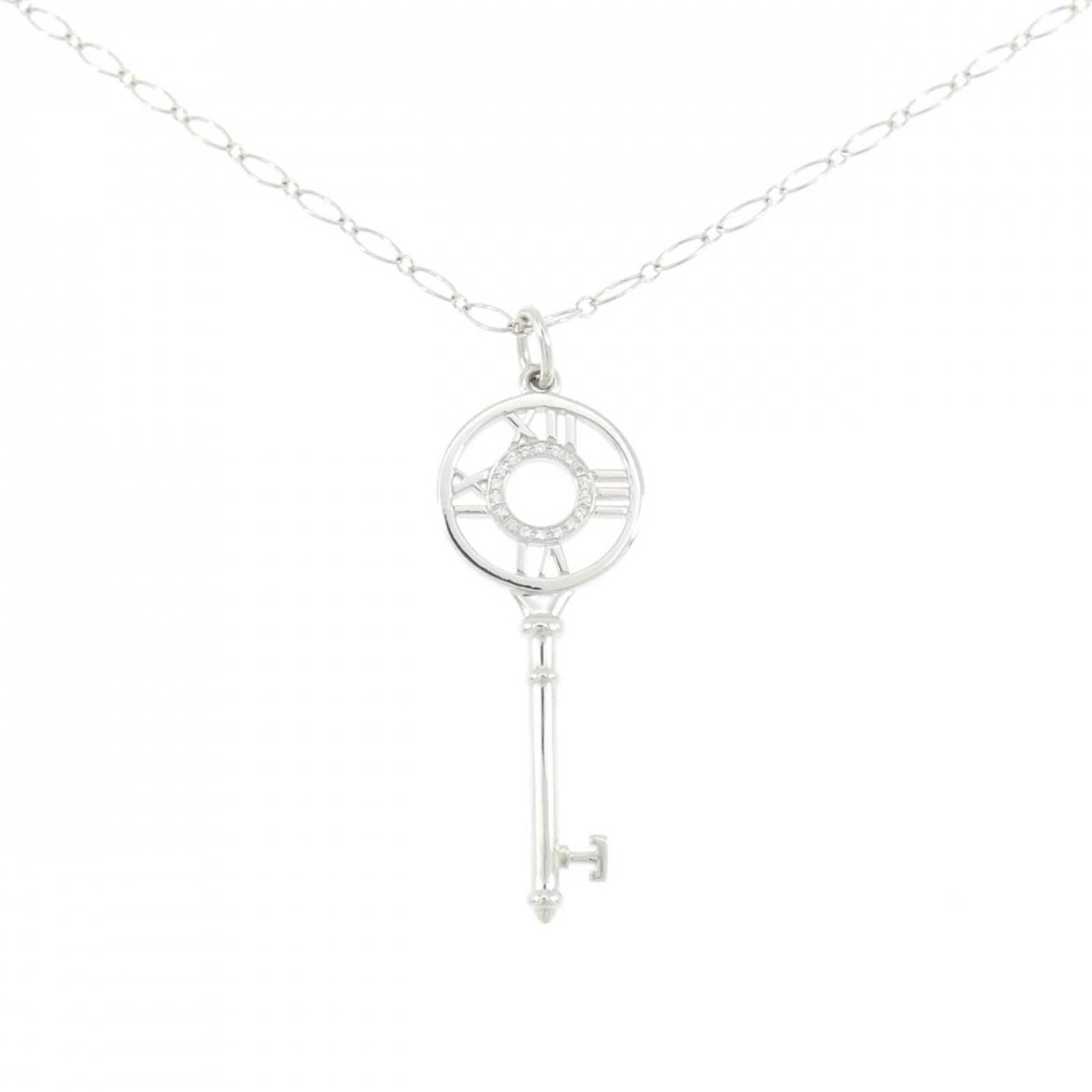 TIFFANY White Gold (18K): TIFFANY White Gold (18K) White gold (18K) pendant from Tiffany, featuring a sleek design with a 46 cm adjustable necklace. This 49.7mm x 16.4mm pendant is made from high-quality white gold and is in