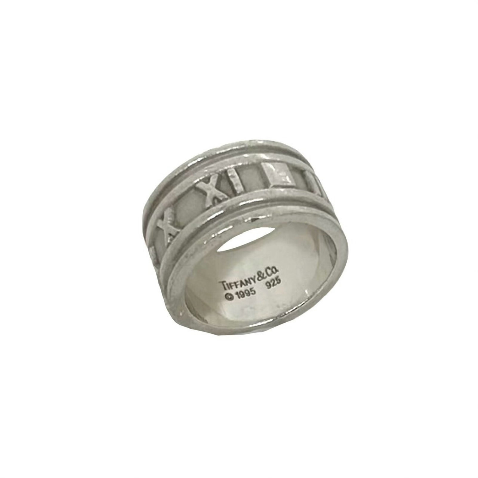 TIFFANY Band Ring Silver 925: TIFFANY Band Ring Silver 925 Silver 925 band ring from Tiffany, a classic design with visible signs of wear, including scratches and scuffs. This pre-owned ring is in good condition, with minor