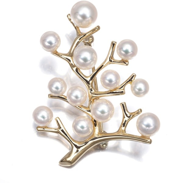 Mikimoto Brooch Akoya Pearl 4.7-7.0Mm Kofuku No Ki 14K 585 Yellow Gold: Mikimoto Brooch Akoya Pearl 4.7-7.0Mm Kofuku No Ki 14K 585 Yellow Gold 14K yellow gold brooch featuring a stunning Akoya pearl with a size range of 4.7-7.0mm, set in a Kofuku No Ki style design. This