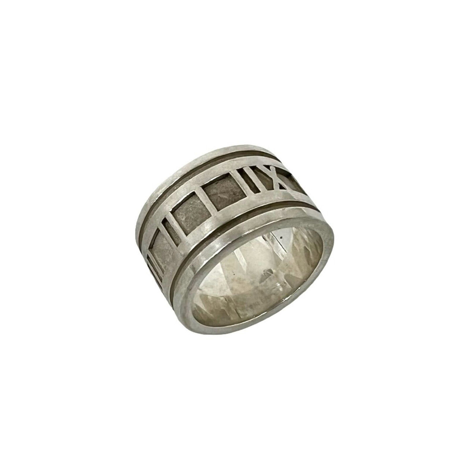 TIFFANY Band Ring Silver 925: TIFFANY Band Ring Silver 925 Silver 925 band ring from Tiffany, a classic design featuring a sleek and modern silhouette. The item bears visible signs of wear, including scratches and scuffs, but rema