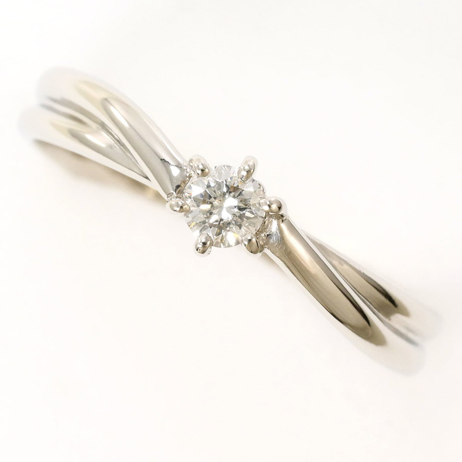 Band Ring Platinum 900: Band Ring Platinum 900 Platinum 900 band ring features a 0.10ct diamond, set in a sturdy platinum band with a US size 6.5 and 4mm width. This like-new used ring boasts excellent condition with only th