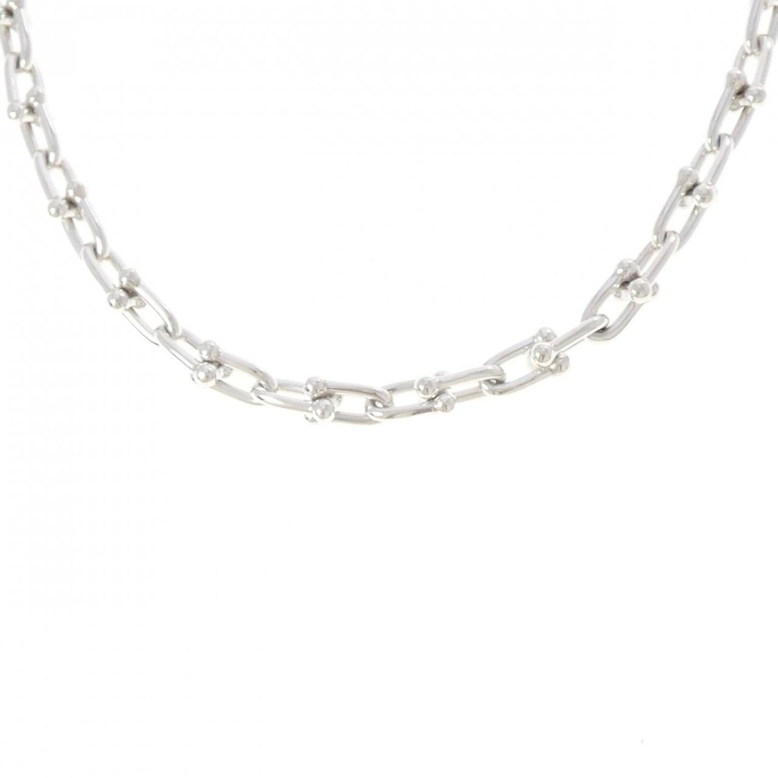 TIFFANY Silver 925: TIFFANY Silver 925 Silver 925 necklace from Tiffany, bearing a signature, is a gently used piece in very good condition. The necklace features a 45 cm circumference and is made from high-quality silve
