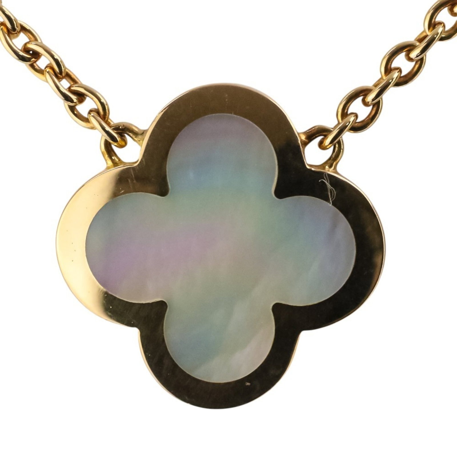 VAN CLEEF & ARPELS Yellow Gold (18K): VAN CLEEF & ARPELS Yellow Gold (18K) Yellow gold (18K) Alhambra Necklace from Van Cleef & Arpels, featuring a 1.5mm x 1.5mm pendant with a 41.5 cm neck circumference, gently used with minor signs of