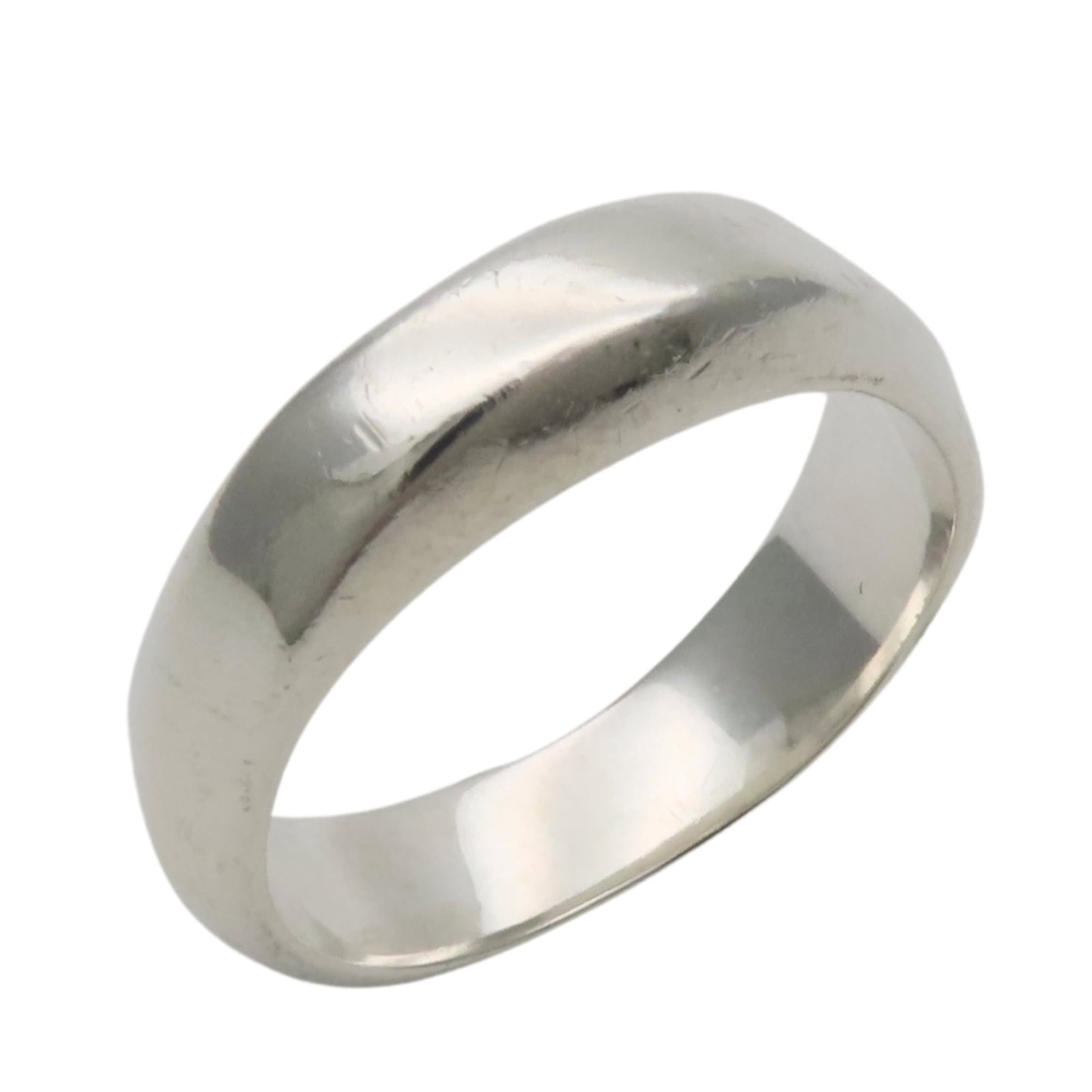 TIFFANY Band Ring Silver 925: TIFFANY Band Ring Silver 925 Silver 925 band ring from Tiffany features a sleek, modern design. The ring bears visible signs of wear, including scratches and scuffs, but remains fully functional. Sold