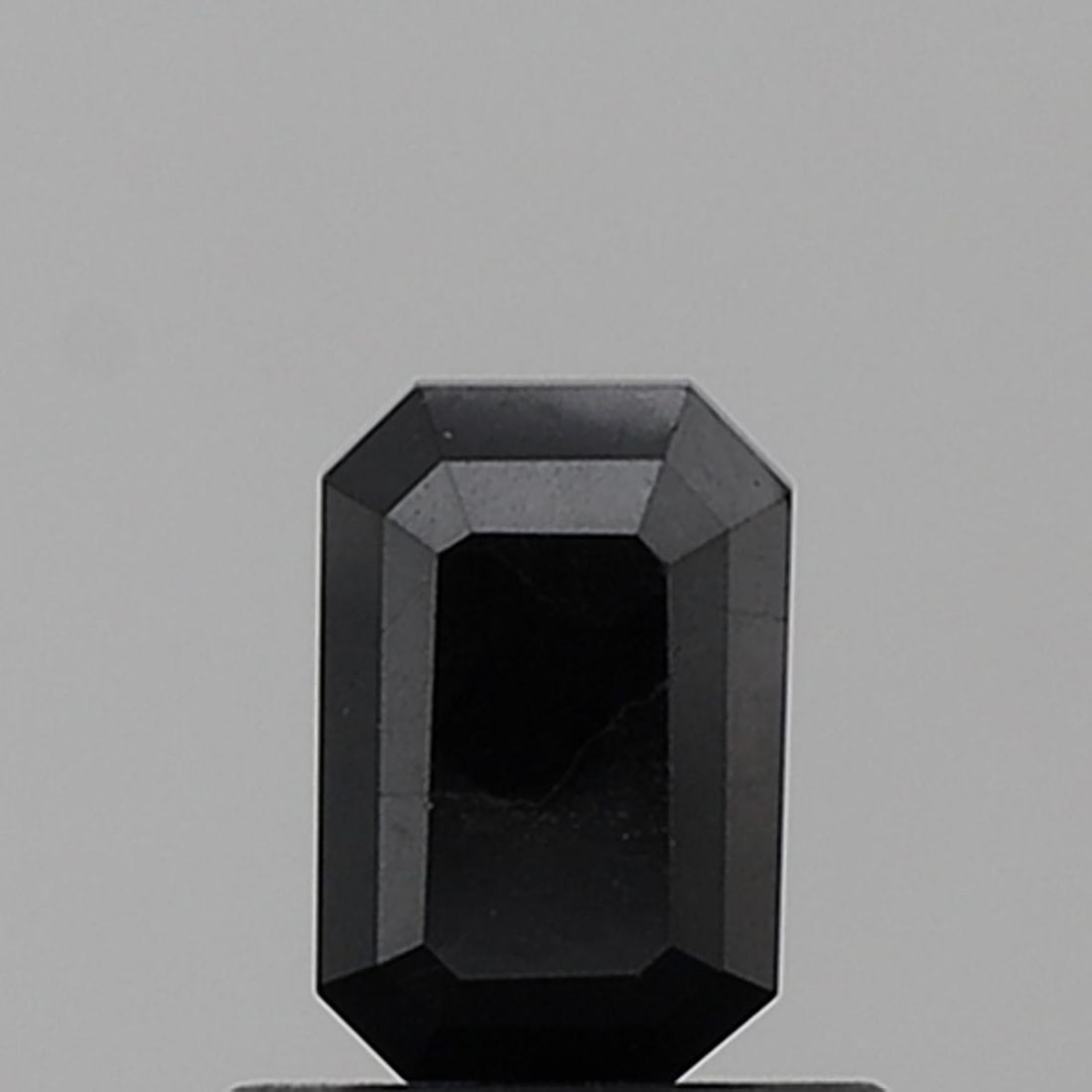 Emerald 0.92ct Black VVS2 - Loose Natural Diamond: Emerald 0.92ct Black VVS2 - Loose Natural Diamond 0.92ct Black VVS2 - Loose Natural DiamondThis exquisite loose natural diamond boasts a mesmerizing black color, a high level of clarity (VVS2) and