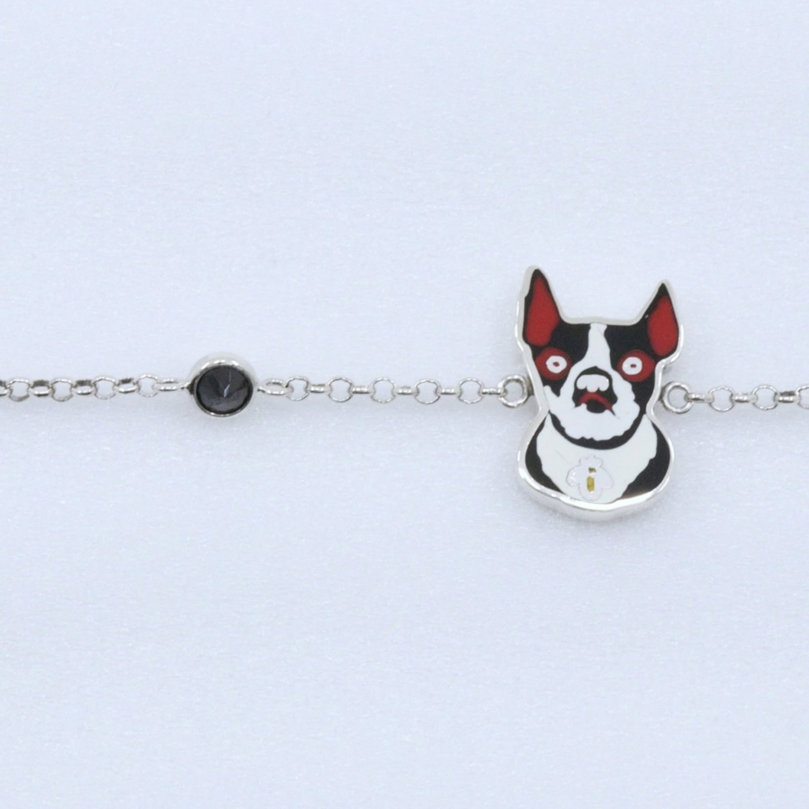 GUCCI Charm Bracelet Silver 925: GUCCI Charm Bracelet Silver 925 Silver 925 charm bracelet from Gucci, featuring a delicate 20.3cm length and minor signs of wear. The item bears a signature, a hallmark of the luxury brand. Gently use