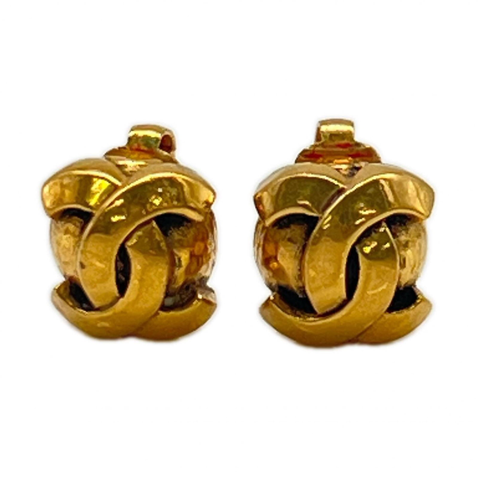 CHANEL Clip Earrings Gold: CHANEL Clip Earrings Gold Gold plated Clip Earrings from CHANEL, featuring a classic design with a subtle touch of luxury. With visible signs of wear, these earrings showcase a patina that adds to