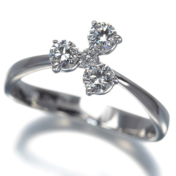 De Beers Ring Diamond Flower Us6 18K 750 White Gold: De Beers Ring Diamond Flower Us6 18K 750 White Gold The De Beers Ring Diamond Flower is a stunning 18k white gold ring featuring a natural diamond, weighing approximately 0.3-0.4 carats. This