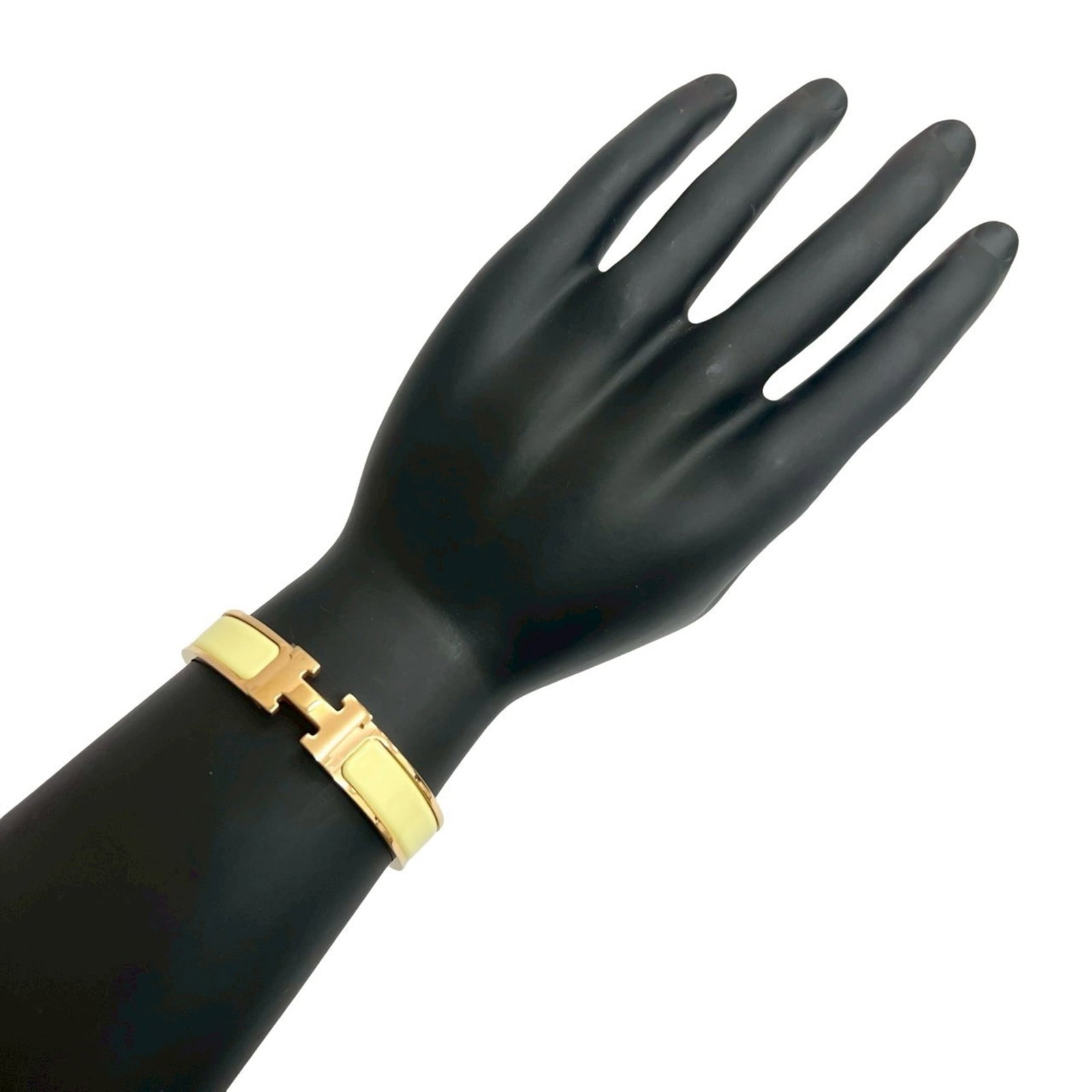 HERMES Charm Bracelet Gold Plating: HERMES Charm Bracelet Gold Plating Gold plating charms adorn this 15.5cm gold plating charm bracelet, adding a touch of elegance to any outfit. The item comes with a box, dust bag, and manual, and is