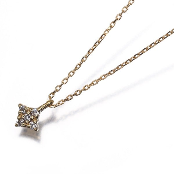 Ete Necklace Diamond 0.02Ct Square 18K 750 Yellow Gold: Ete Necklace Diamond 0.02Ct Square 18K 750 Yellow Gold 18k yellow gold pendant features a 0.02ct square-cut diamond, adding a touch of elegance to any outfit. The necklace's 36-40cm length provides