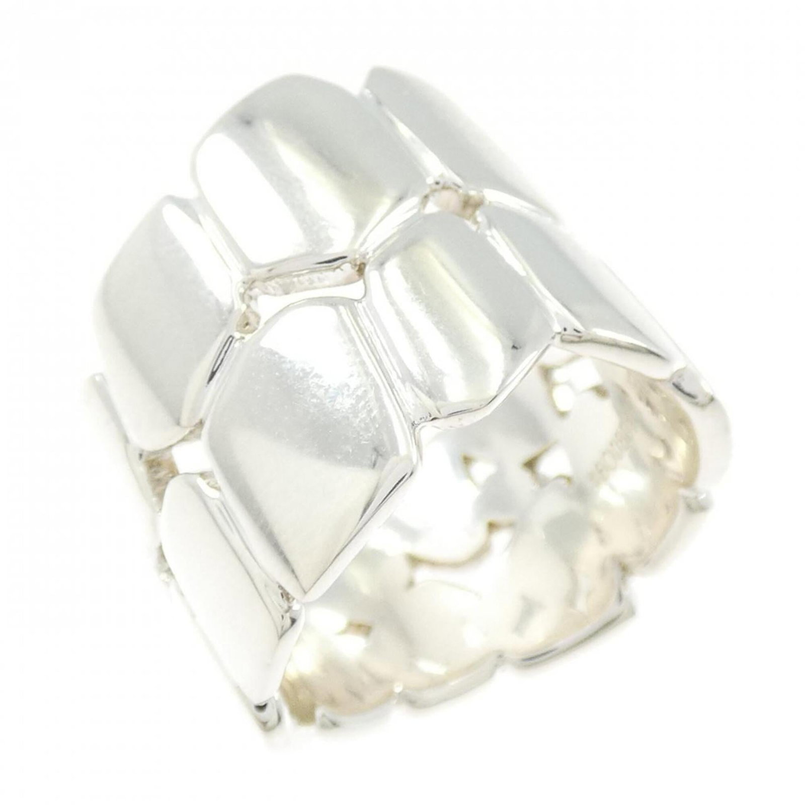 HERMES Band Ring Silver 925: HERMES Band Ring Silver 925 Silver 925 band ring from the iconic Hermes brand, featuring a sleek and modern design. Gently used with minor signs of wear, this ring is in very good condition, bearing a