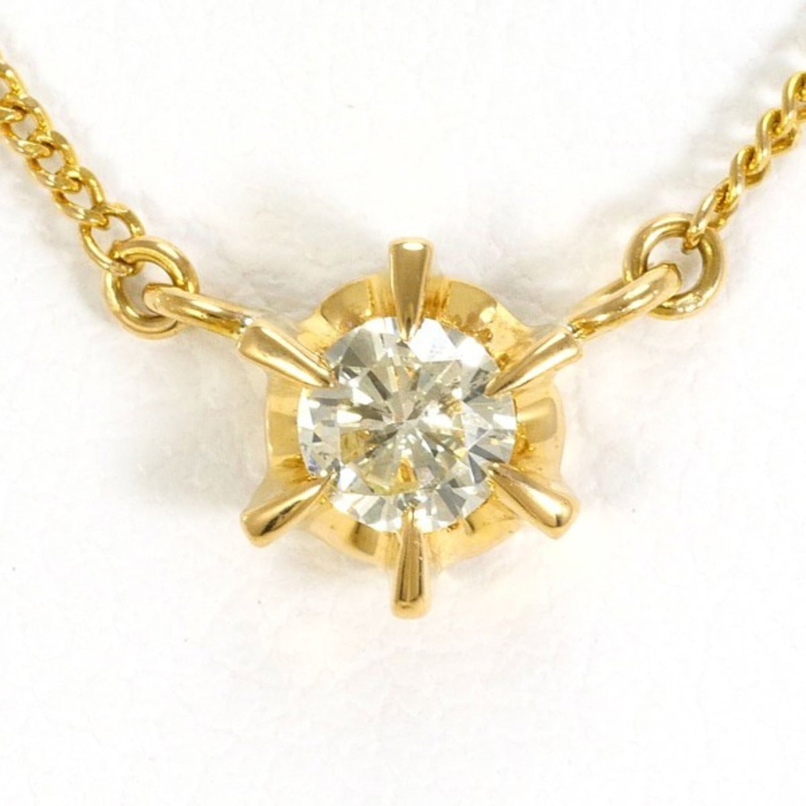 Yellow Gold (18K): Yellow Gold (18K) Yellow gold (18K) necklace with a 0.17ct diamond pendant, crafted from 18K gold for a luxurious touch. The necklace boasts a 42cm circumference and features a 6mm x 5mm pendant,
