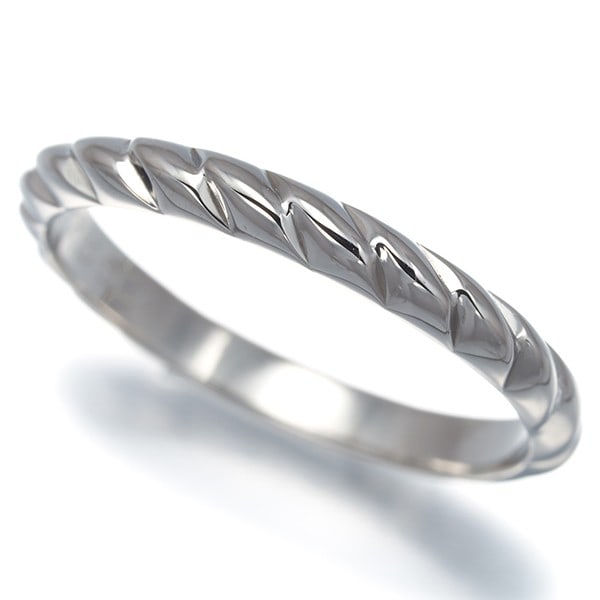 Chaumet Ring Torsade De Chaumet Us5 950 Platinum: Chaumet Ring Torsade De Chaumet Us5 950 Platinum Chaumet's Torsade de Chaumet Us5 950 Platinum ring boasts a sleek, 2.4mm wide band crafted from 950 platinum. This timeless piece features a band base