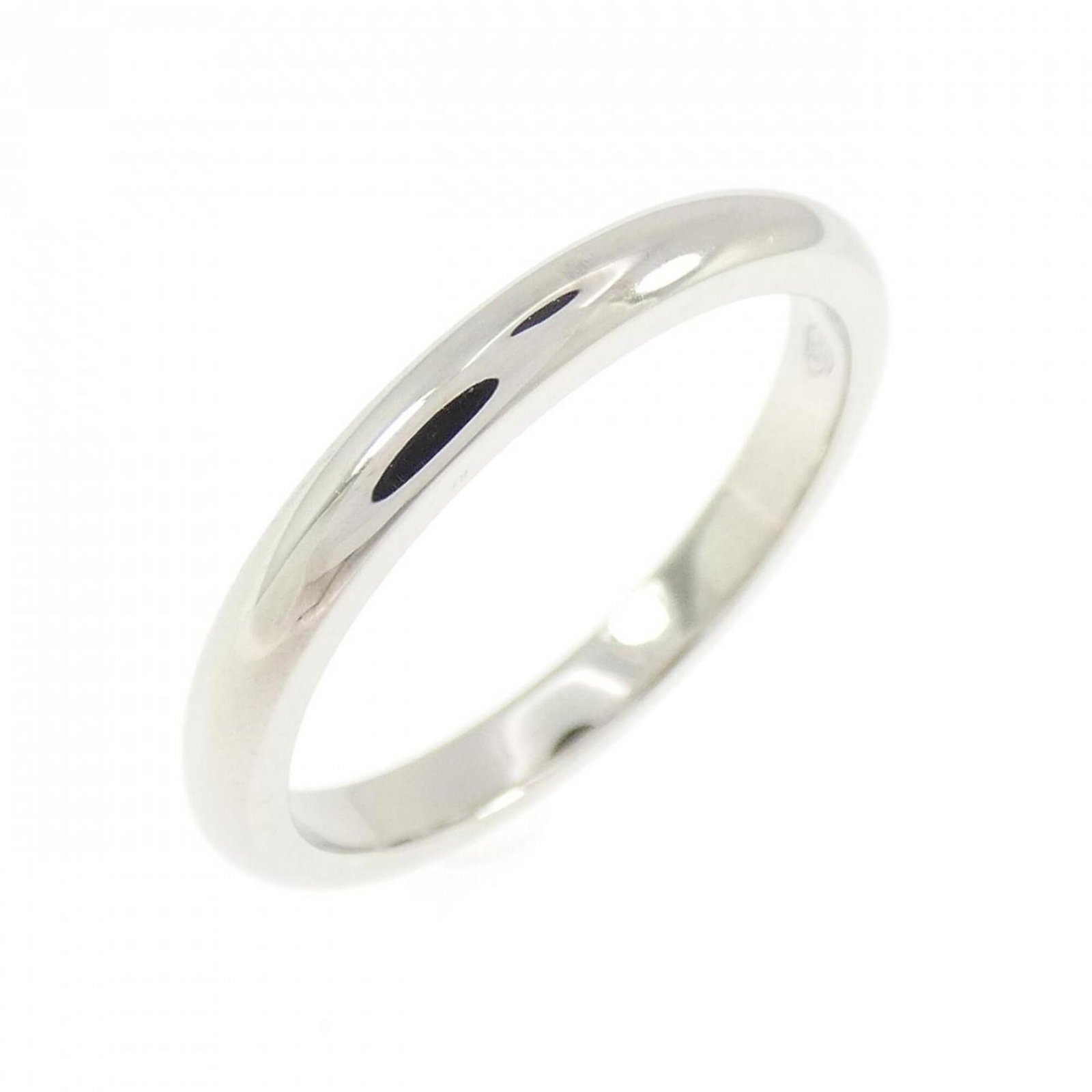 BVLGARI Band Ring Platinum 950: BVLGARI Band Ring Platinum 950 Platinum 950 BVLGARI Band Ring Ruby Stone, a stunning women's band ring from the renowned Italian luxury brand. This gently used ring features a striking ruby stone set