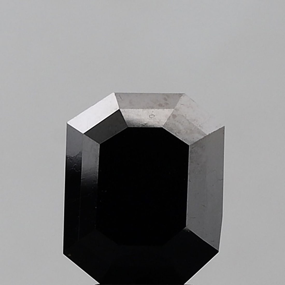 Emerald 5.45ct Black VVS2 - Loose Natural Diamond: Emerald 5.45ct Black VVS2 - Loose Natural Diamond 5.45ct Emerald Cut Black Diamond with Excellent Clarity and Polish. This natural diamond boasts a striking black color and exceptional clarity, as