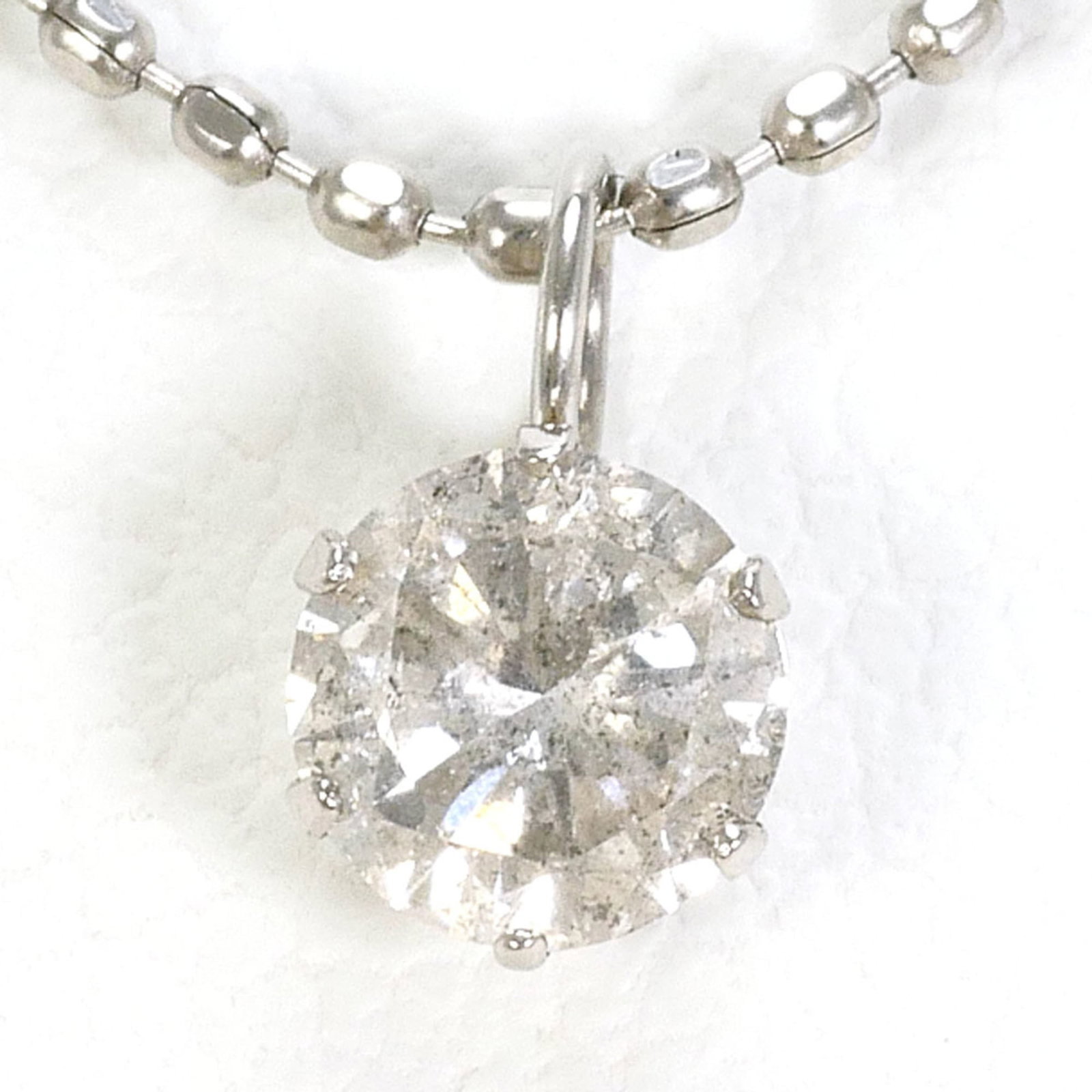 Platinum 850 Platinum 900: Platinum 850 Platinum 900 Platinum 850 and 900 necklace features a 0.20ct diamond set in platinum, with a 40cm chain and 6mm x 5mm pendant. The necklace is made from high-quality platinum and is in li