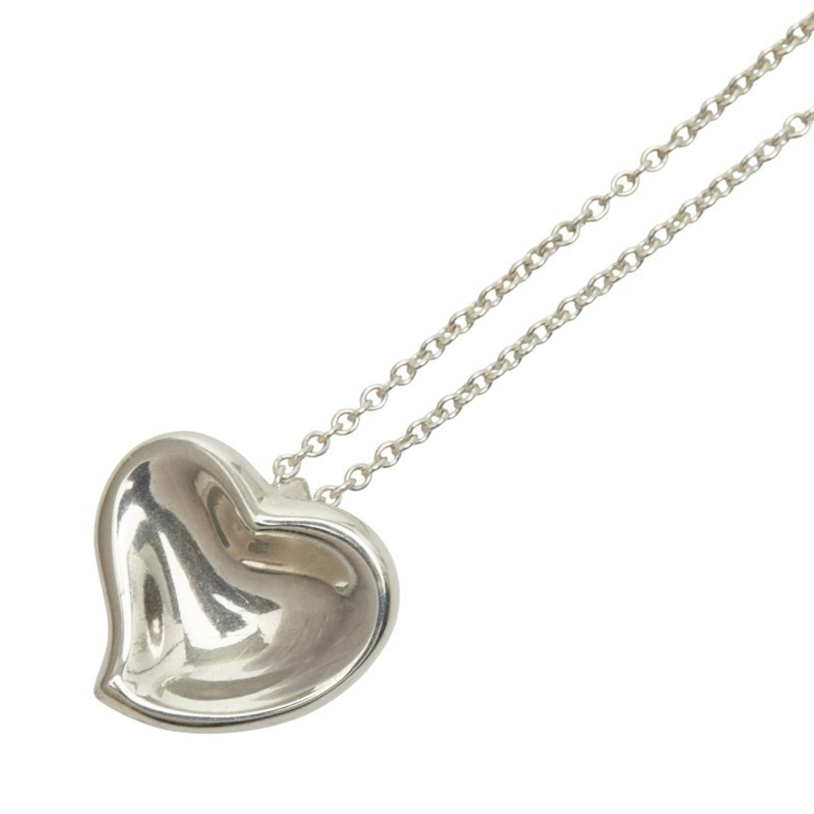 TIFFANY Silver 925: TIFFANY Silver 925 Tiffany Silver 925 Necklace is a beautiful piece with a 12.6mm x 13.8mm pendant set in a 41 cm / 16.14'' chain. The necklace features a silver 925 material and bears a signature,