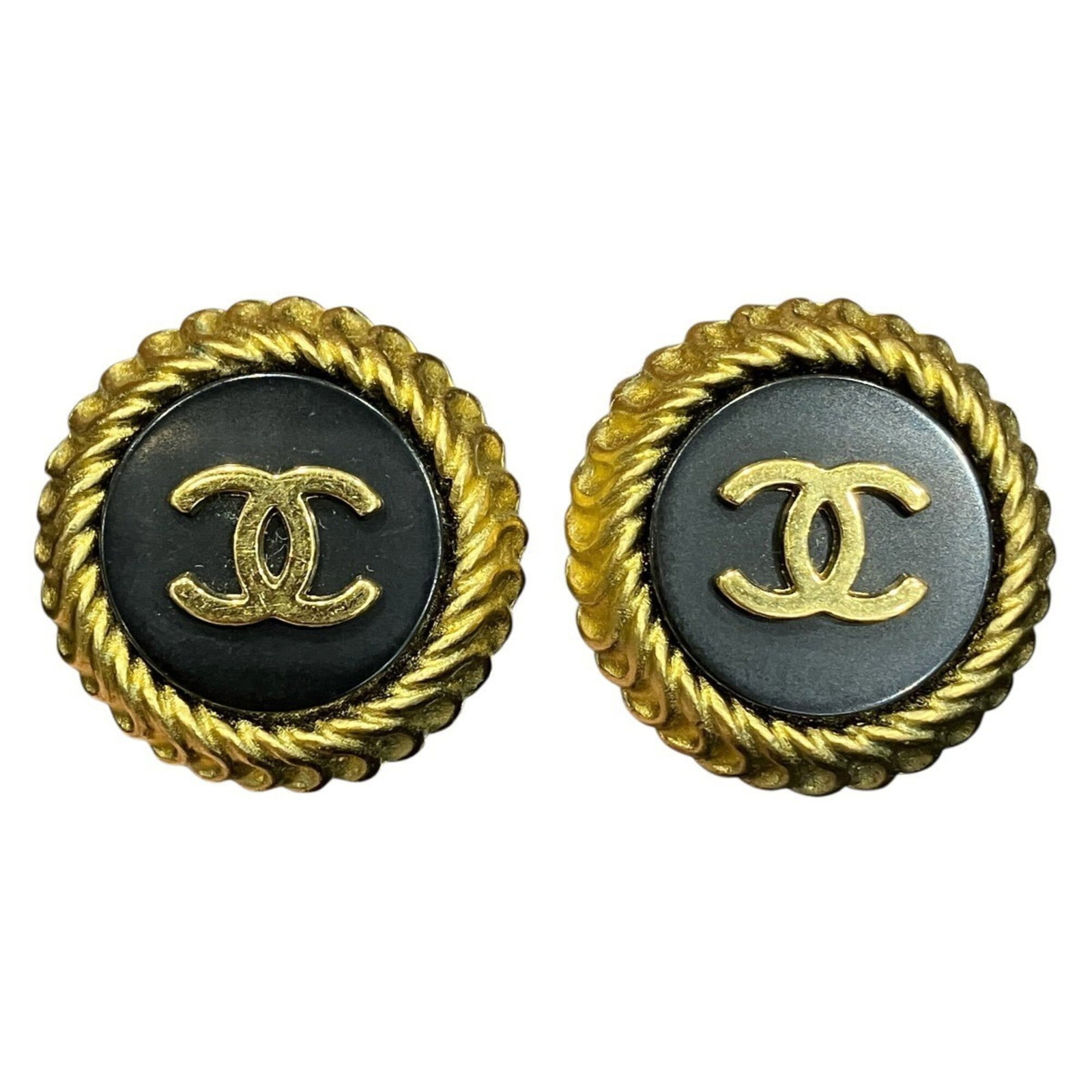 CHANEL Clip Earrings: CHANEL Clip Earrings Gold plated CHANEL Clip Earrings with visible wear, featuring a 22.00mm x 22.00mm x 5.00mm size and 15g weight. These clip earrings showcase the classic design of the CHANEL