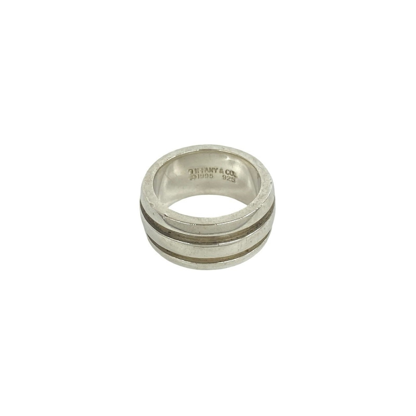 TIFFANY Band Ring Silver 925: TIFFANY Band Ring Silver 925 Silver 925 band ring from Tiffany, a classic design with a subtle elegance, bears visible scratches and scuffs from everyday wear, adding to its character. Made from high-