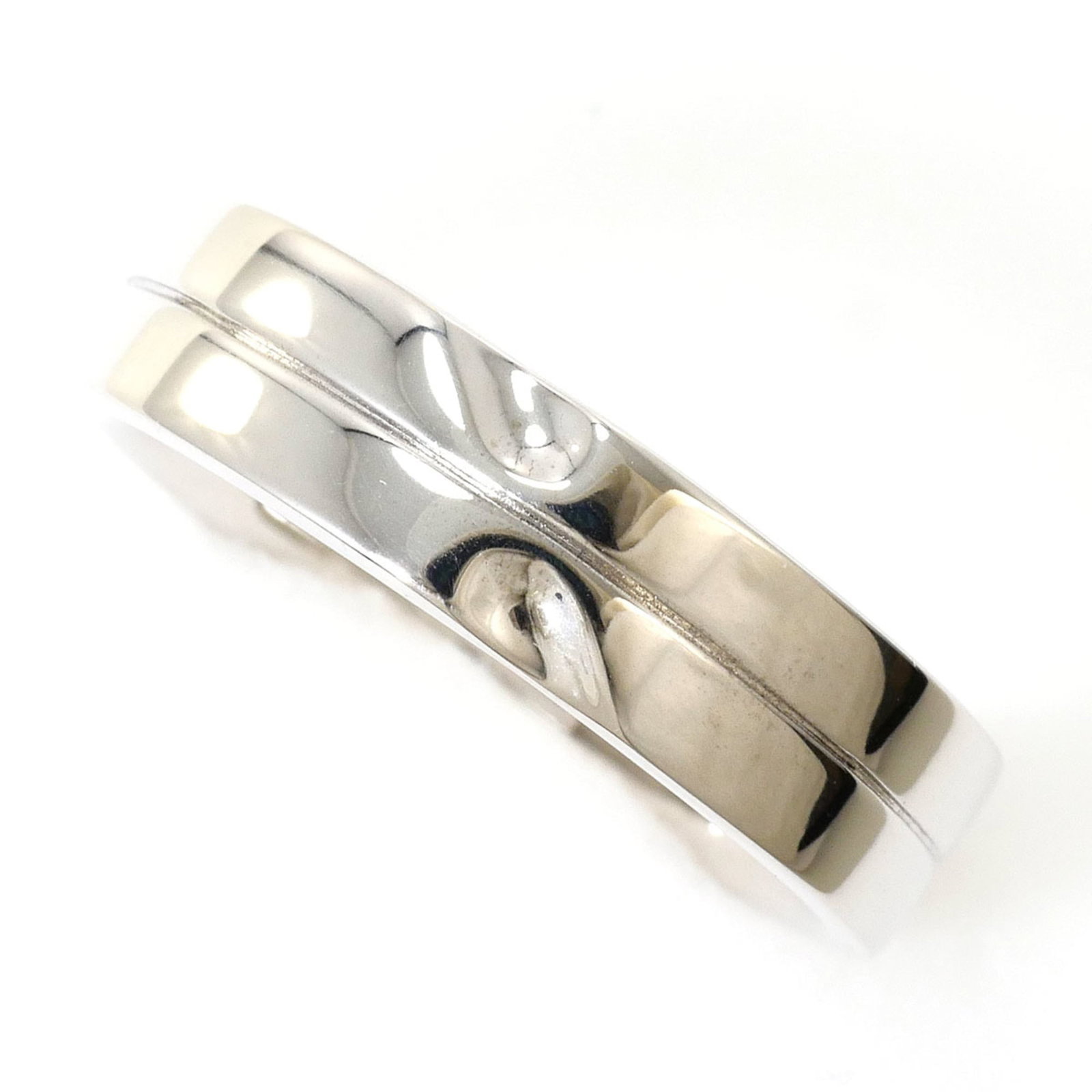 Band Ring White Gold (14K): Band Ring White Gold (14K) 14K white gold band ring in excellent condition, featuring a 5mm width and 7 US size. Made from high-quality white gold, this ring is a great option for those looking for a