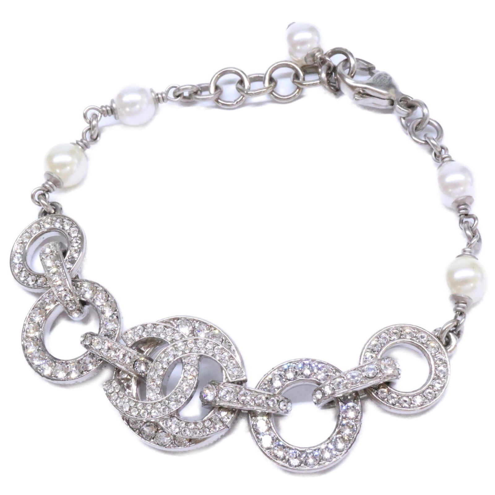 CHANEL Charm Bracelet Silver: CHANEL Charm Bracelet Silver Silver Charm Bracelet from CHANEL, gently used with minor signs of wear, features a classic design that exudes timeless elegance. The 19cm length provides a comfortable