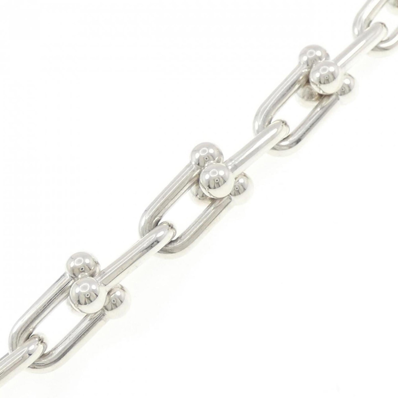 TIFFANY Charm Bracelet Silver 925: TIFFANY Charm Bracelet Silver 925 Silver 925 Tiffany Charm Bracelet in Excellent Condition. This 18.5cm charm bracelet is made from high-quality silver and features a sleek design. With its like-new