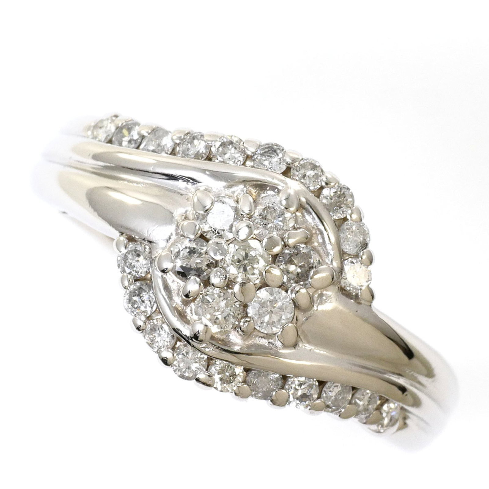 Band Ring Platinum 900: Band Ring Platinum 900 Platinum 900 band ring features a 0.50ct diamond and is made from high-quality platinum metal, with a sleek 11mm width and US size 8. This like-new used ring boasts excellent co