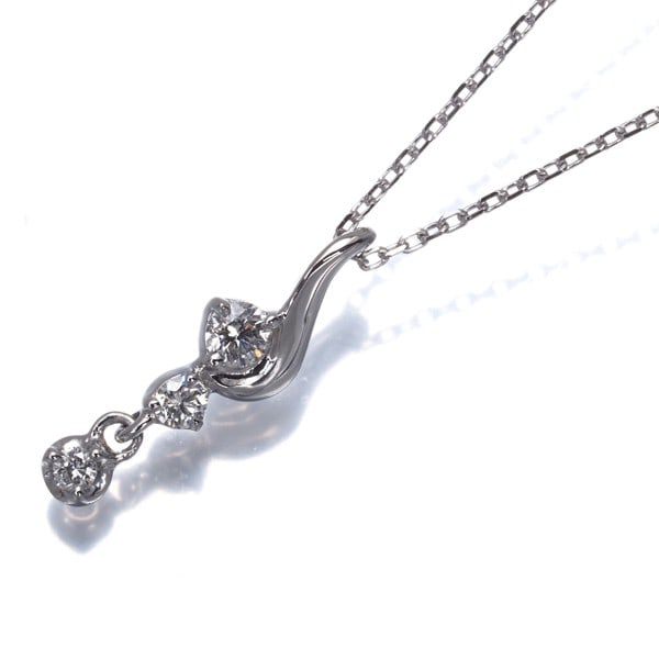 Necklace Diamond 3P Drop 850 Platinum: Necklace Diamond 3P Drop 850 Platinum 38cm platinum necklace featuring a 16.3 x 4.6mm diamond pendant, weighing 2.0g. The necklace boasts a natural diamond, unmarked for carat weight, set in 850