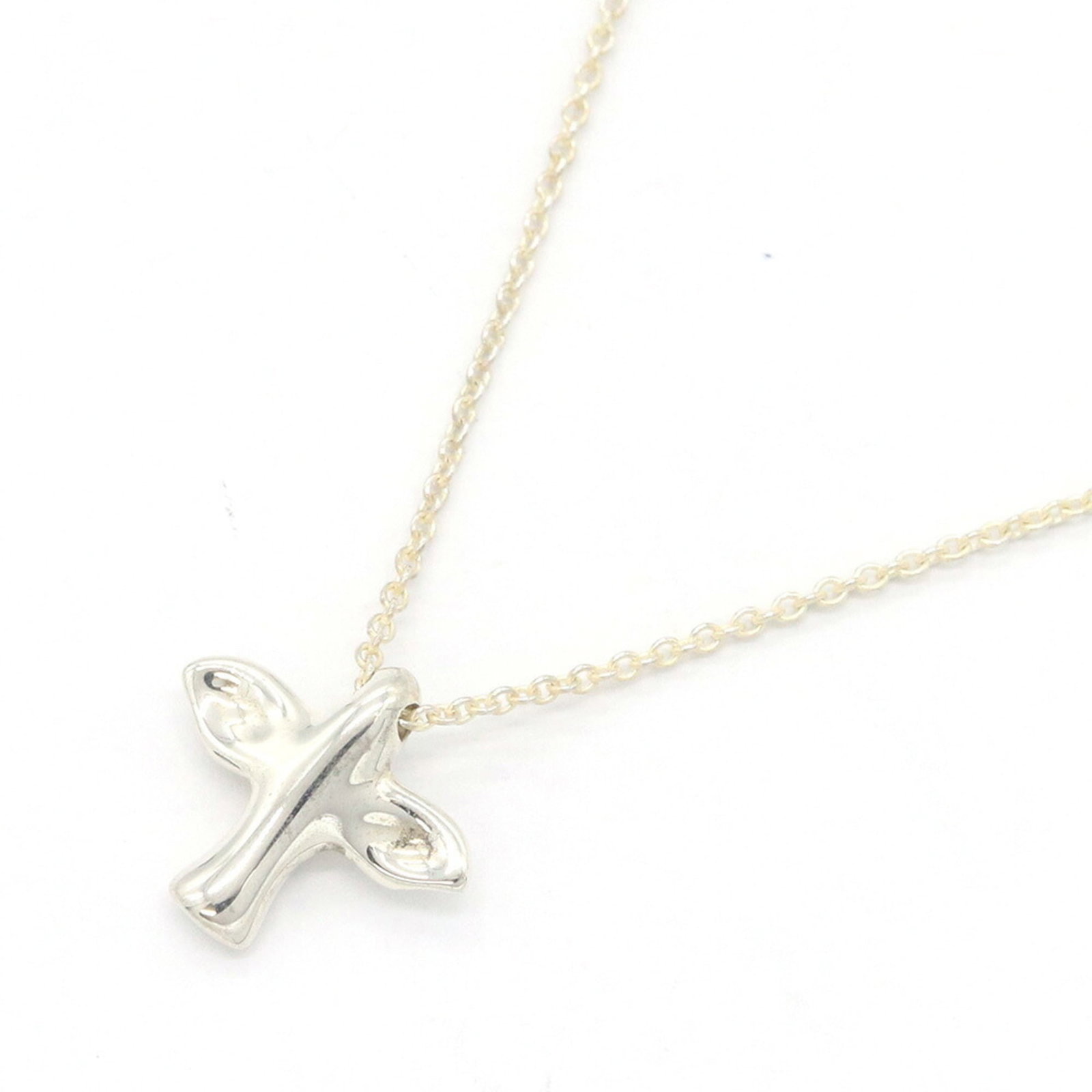 TIFFANY Sterling Silver 925: TIFFANY Sterling Silver 925 Sterling silver 925 Tiffany necklace features a beautiful pendant with a 13mm x 12mm design, set in a necklace with a 40.5 cm circumference. Gently used with minor signs of