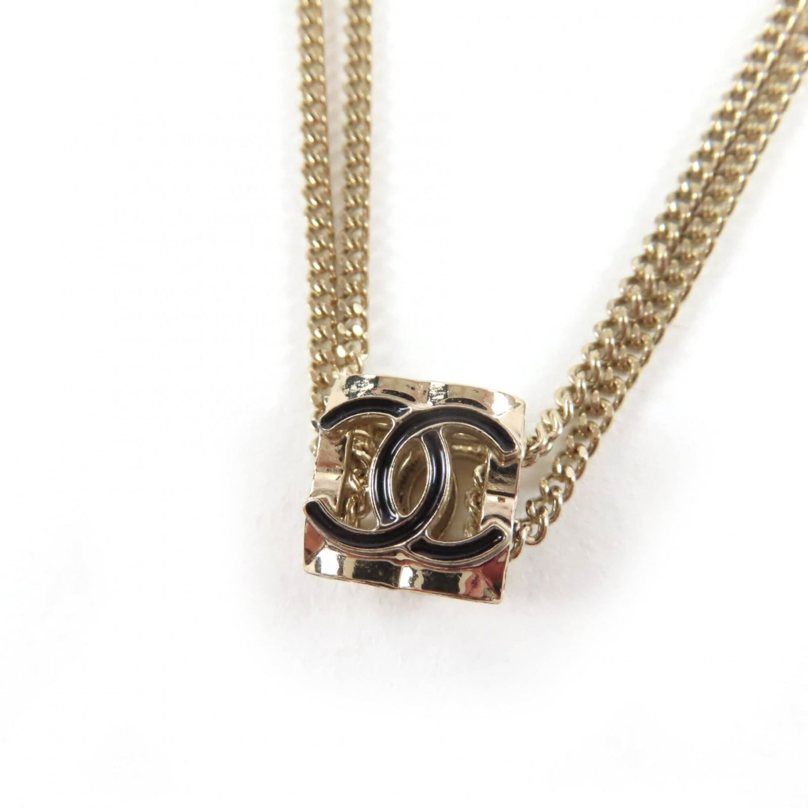 CHANEL Gold Italy: CHANEL Gold Italy Gold Italy from CHANEL is a stunning gold necklace featuring a 1mm pendant, perfect for adding a touch of elegance to any outfit. Made in Italy, this necklace boasts a sleek design a