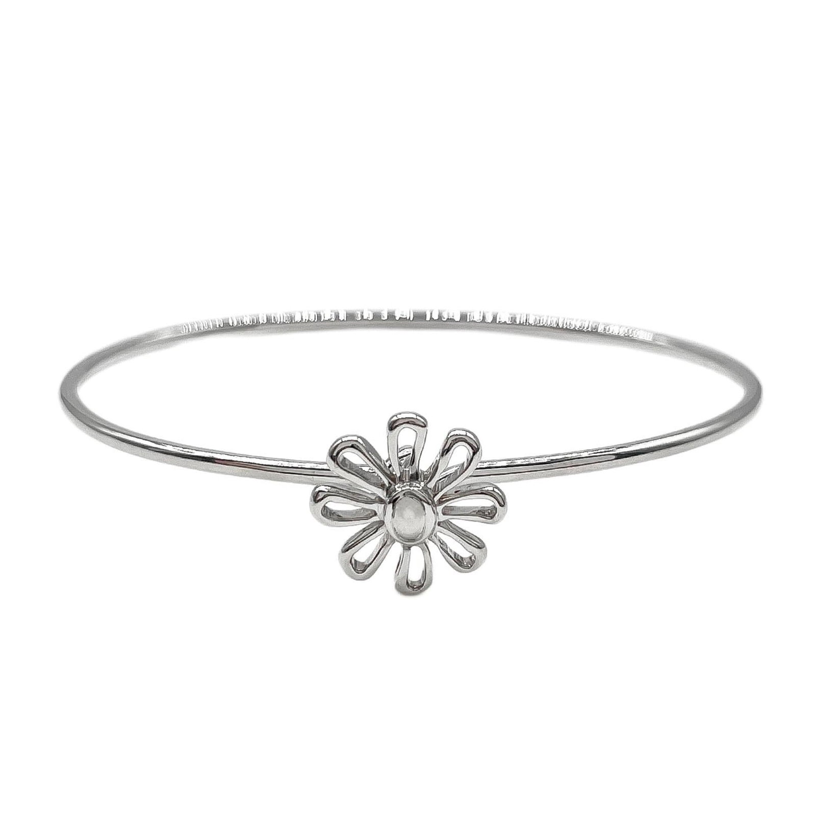 TIFFANY Bangle Silver 925: TIFFANY Bangle Silver 925 Silver 925 Tiffany Bangle is a beautiful piece of jewelry, made from high-quality silver. It features a classic bangle design, measuring 17cm in length, and bears a signature
