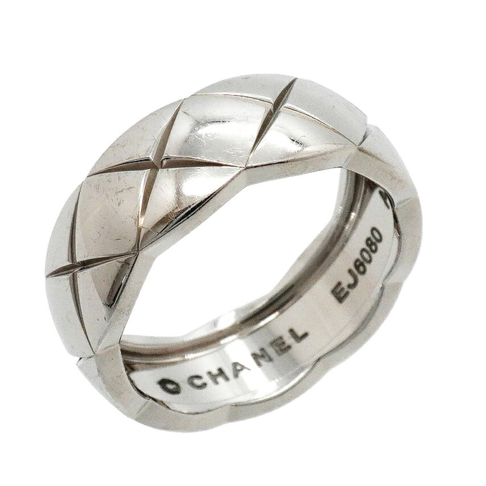 CHANEL Band Ring White Gold (18K): CHANEL Band Ring White Gold (18K) Item Specifics: Brand: Chanel Type: Band ring Gender: Women Material: White gold (18K) Brand Size: 50 US Size: 5.5 Condition: Good Used with visible wear. Scratches,