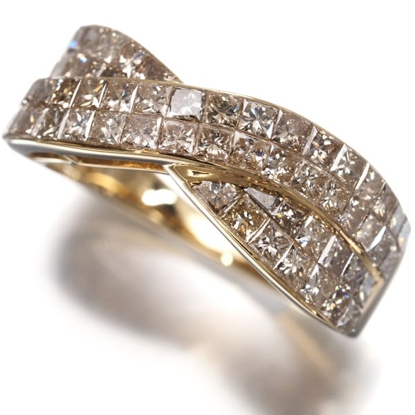 Brown Diamond 2.00Ct Ring 18K 750 Yellow Gold: Brown Diamond 2.00Ct Ring 18K 750 Yellow Gold 18k yellow gold wraps around the finger, showcasing a 2.00ct brown diamond at its center. The natural stone is set in a sturdy 8.0mm wide band, resting co