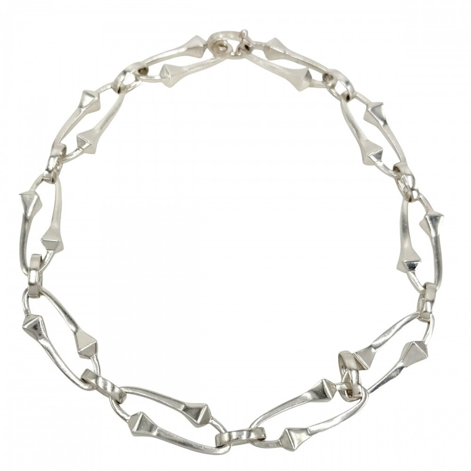 GUCCI Silver 925: GUCCI Silver 925 Silver 925 Gucci Necklace, 45 cm in circumference, bears a signature. This necklace features a silver 925 material and has visible scratches and scuffs. It is in good overall