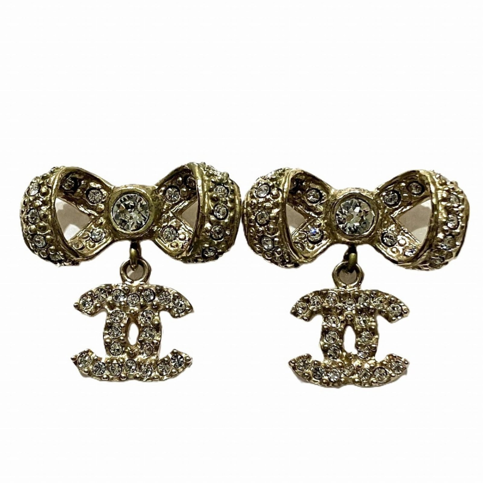 CHANEL Stud Earrings Alloy: CHANEL Stud Earrings Alloy Stud earrings from Chanel feature an alloy design, adding a touch of sophistication to any outfit. With visible scratches and scuffs, these earrings showcase their worn-in