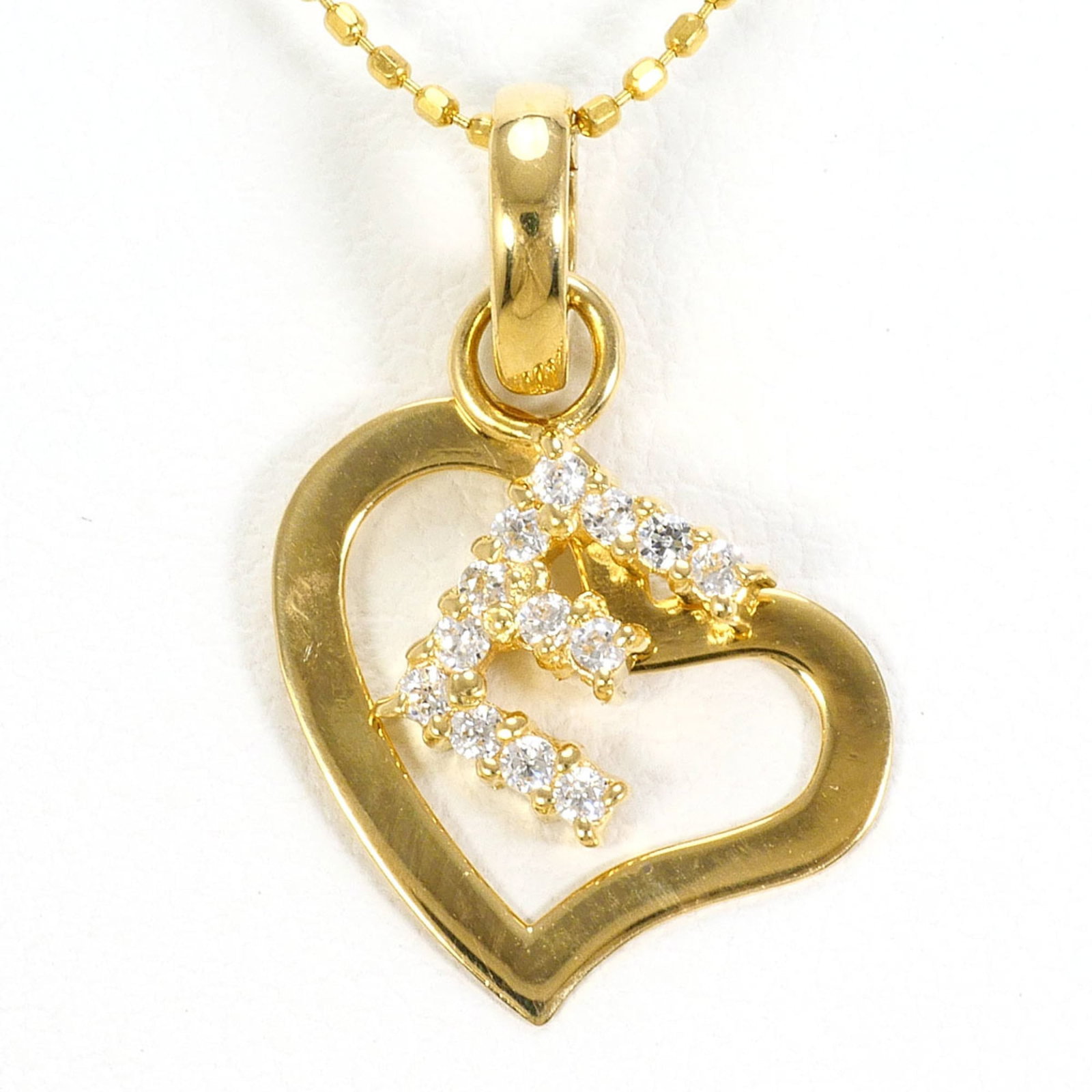 Yellow Gold (18K): Yellow Gold (18K) Yellow gold (18K) necklace with a 20mm x 13mm cubic zirconia pendant, crafted from 18K gold and weighing 2.2g, features a 40 cm / 15.74'' adjustable neck circumference. This like