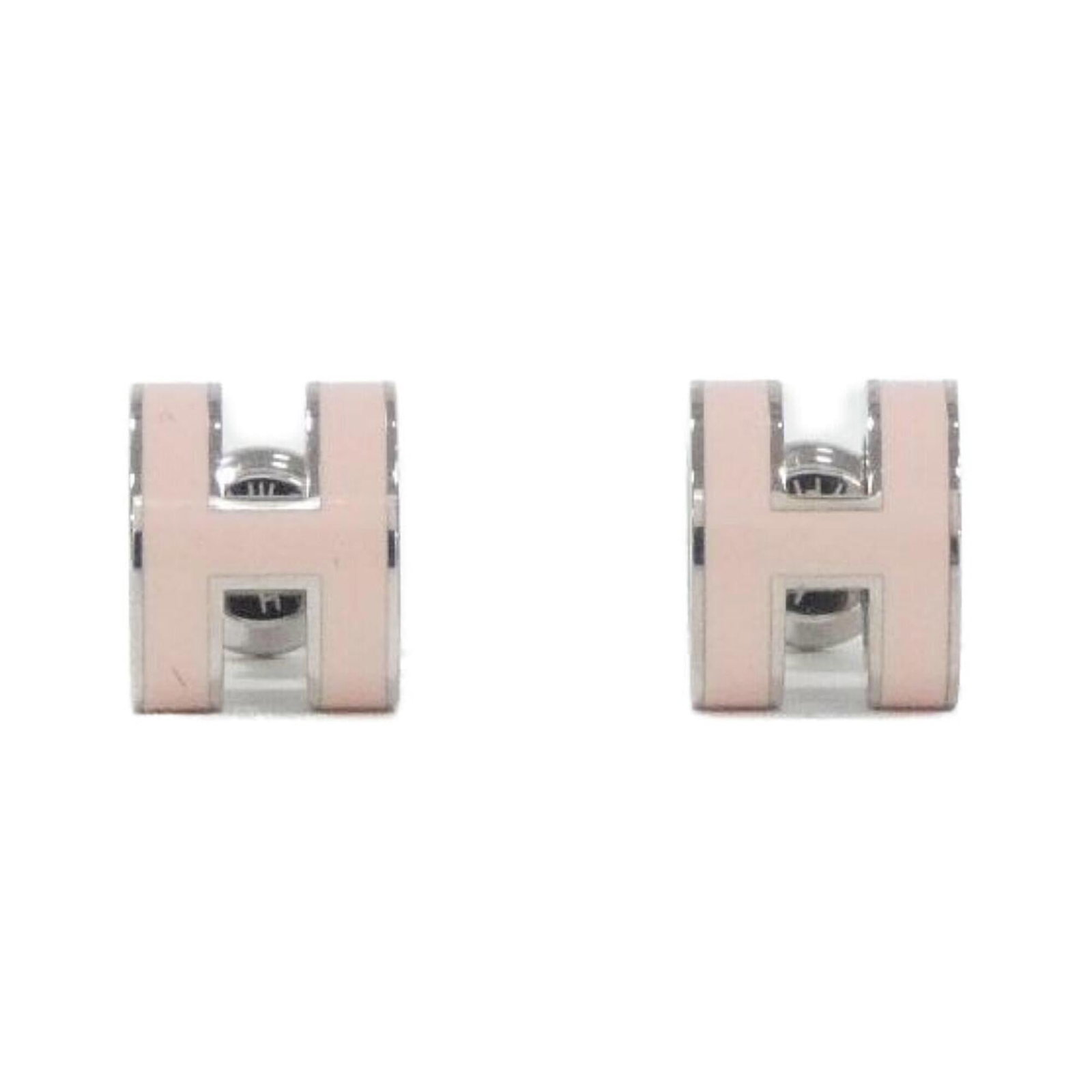 HERMES Stud Earrings Rose Dragee: HERMES Stud Earrings Rose Dragee Rose dragee stud earrings from Hermes, featuring a delicate and elegant design. Gently used with minor signs of wear, these earrings showcase a subtle beauty that is