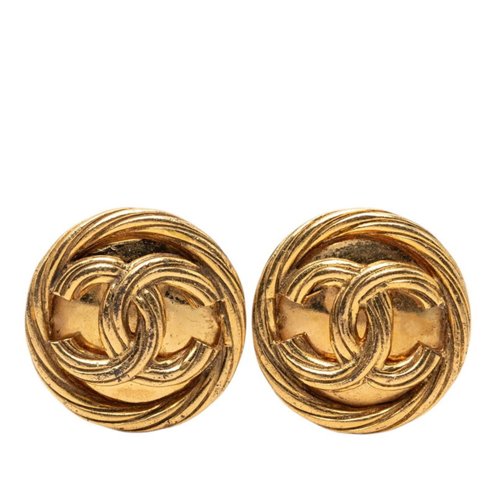 CHANEL Clip Earrings Gold Plating: CHANEL Clip Earrings Gold Plating Gold plated Clip earrings from CHANEL, bearing a visible signature. These earrings have a classic design with a gold plating finish, measuring 29.80mm x 29.10mm. They