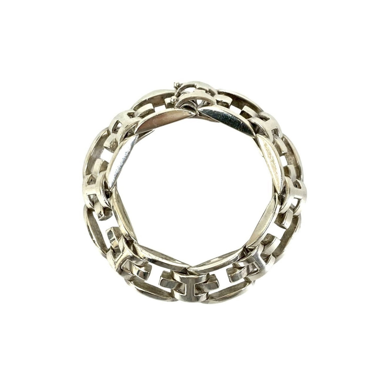 HERMES Charm Bracelet Silver 925: HERMES Charm Bracelet Silver 925 Silver 925 Charm Bracelet from Hermes, featuring a classic design with visible wear and scratches. The bracelet measures 17cm in length, showcasing a timeless and