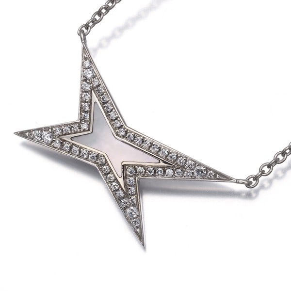 Mauboussin Necklace Mother Of Pearl Diamond Etoile Beaute 18K Wg: Mauboussin Necklace Mother Of Pearl Diamond Etoile Beaute 18K Wg Mauboussin's Etoile Beaute necklace showcases a stunning 18k white gold pendant adorned with a cultured metal mother of pearl and